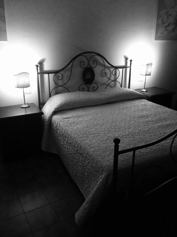 B&B La Dimora Del Capitano Fabriano Habitación foto